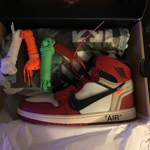 Off White Jordan 1’s Chicago